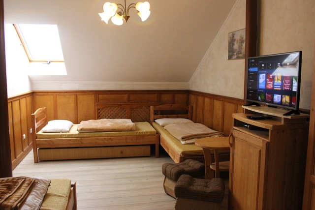 <br />
<b>Warning</b>:  Undefined property: stdClass::$title in <b>/var/www/clients/client2/web6/web/modules/mod_uk_pricetable/tmpl/default.php</b> on line <b>32</b><br />
