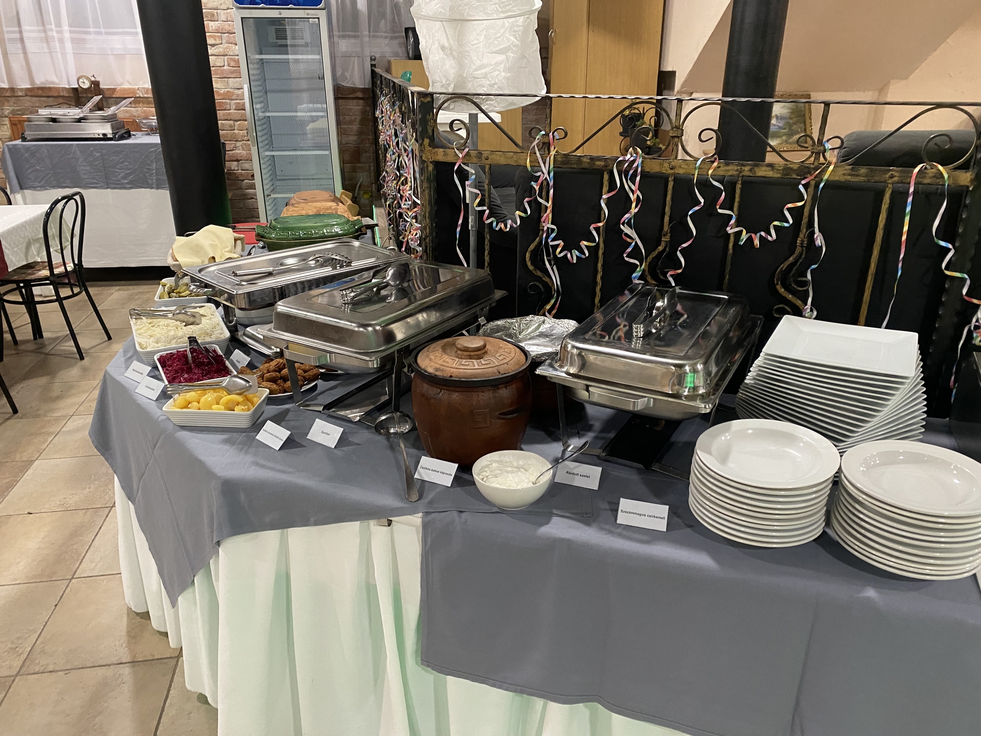 Kemencés svédasztal